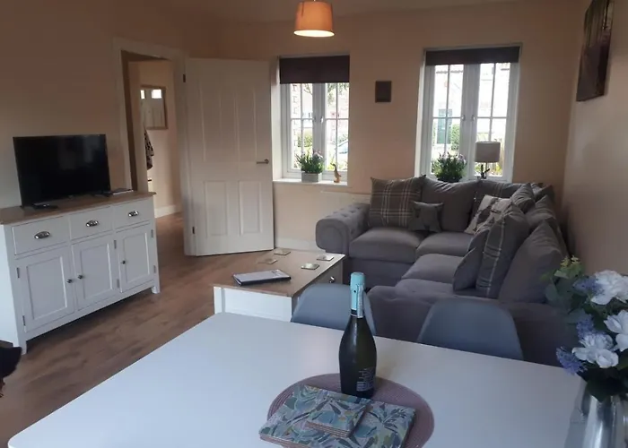 Bluebell - Part Of The The Bay Village With Pool, Gym And Direct Access, Pub, Restaurant, Tennis And Meadows Walks Hébergement de vacances *