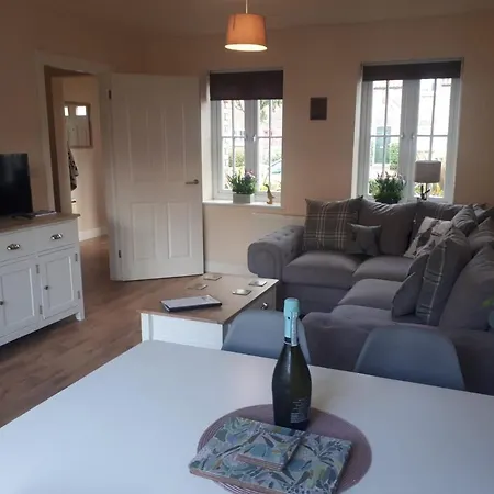 Bluebell - Part Of The The Bay Village With Pool, Gym And Direct Access, Pub, Restaurant, Tennis And Meadows Walks Vakantiehuis *