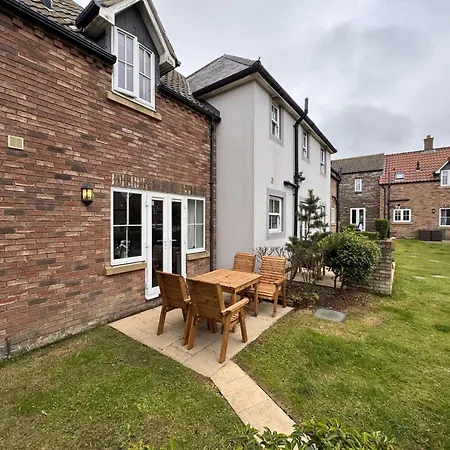 Bluebell - Part Of The The Bay Village With Pool, Gym And Direct Access, Pub, Restaurant, Tennis And Meadows Walks *